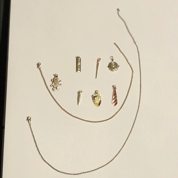 Harry potter necklaces, 2 chains with 7 charms - Picture 2 of 2